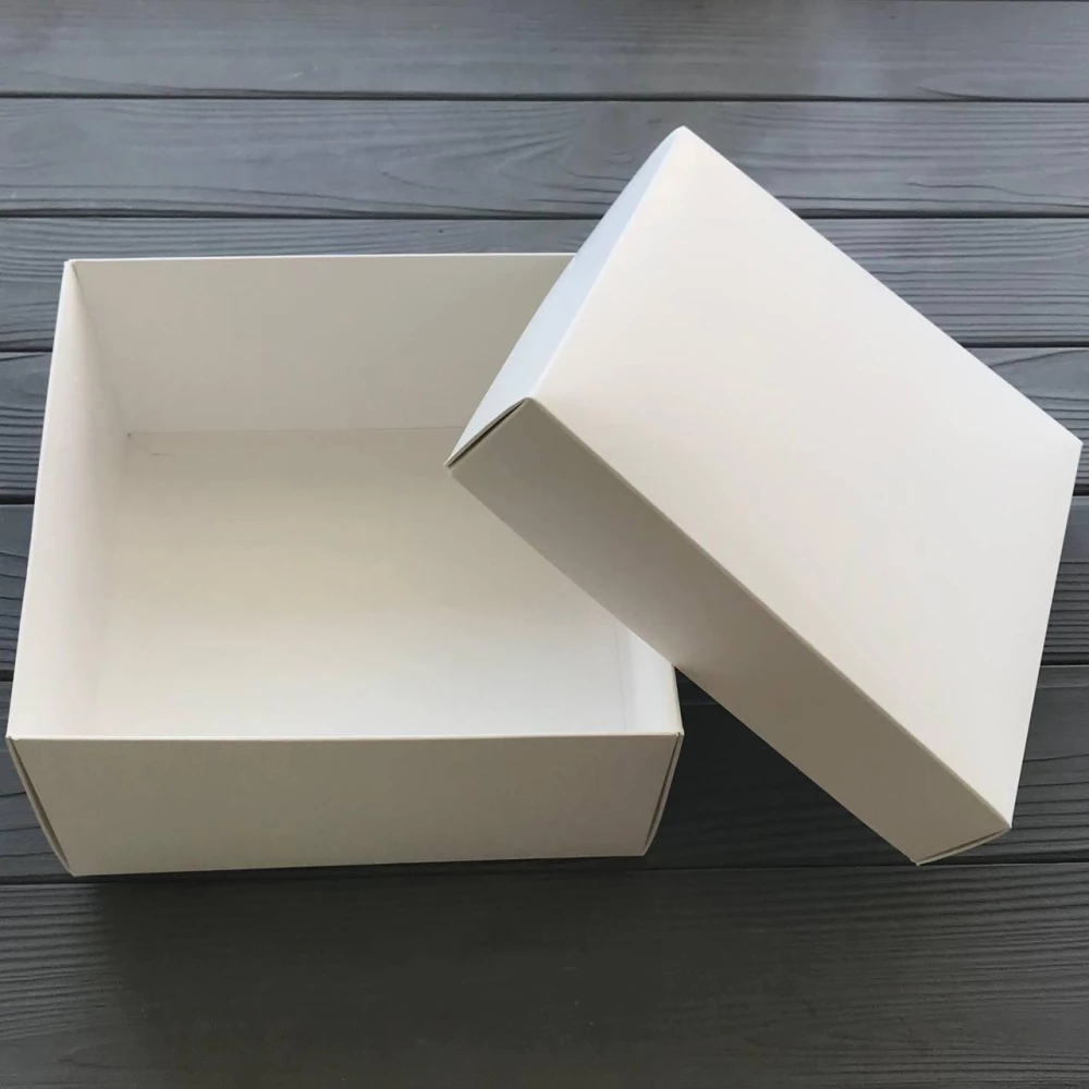 Коробка для подарков “Белая“